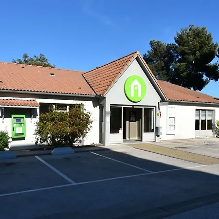 土伦塞内萨那里钟楼酒店 酒店